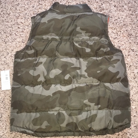 Old Navy camo puffer vest! - Picture 2 of 3